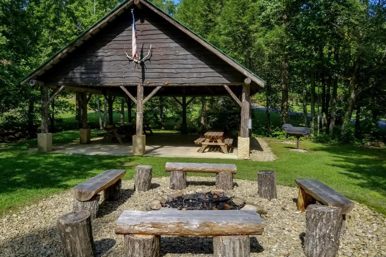 Mama Bear's Dream * Sevierville